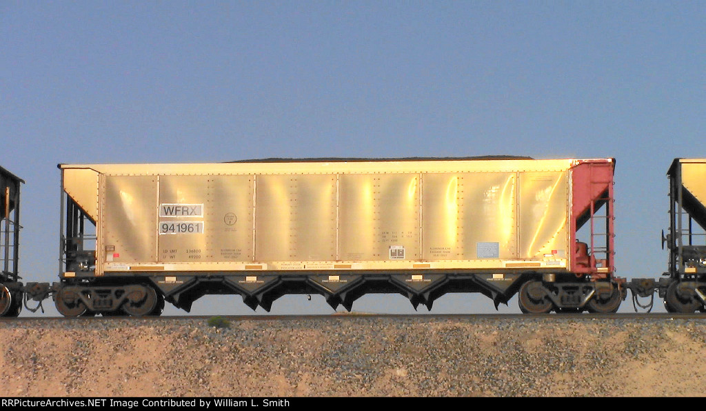 WB Unit Loaded Hooper Frt at Erie NV W-Pshr -26